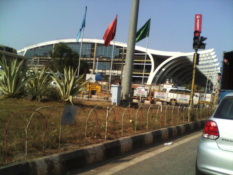 Terminal exterior and access road at Dabolim Airport in Goa