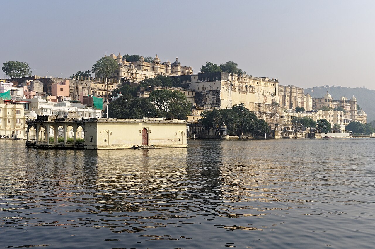 City Palace and waterfront buildings beside Lake Pichola in Udaipur